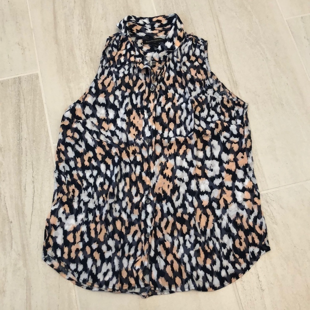 Banana Republic Animal style print Shirt gray orange S petite